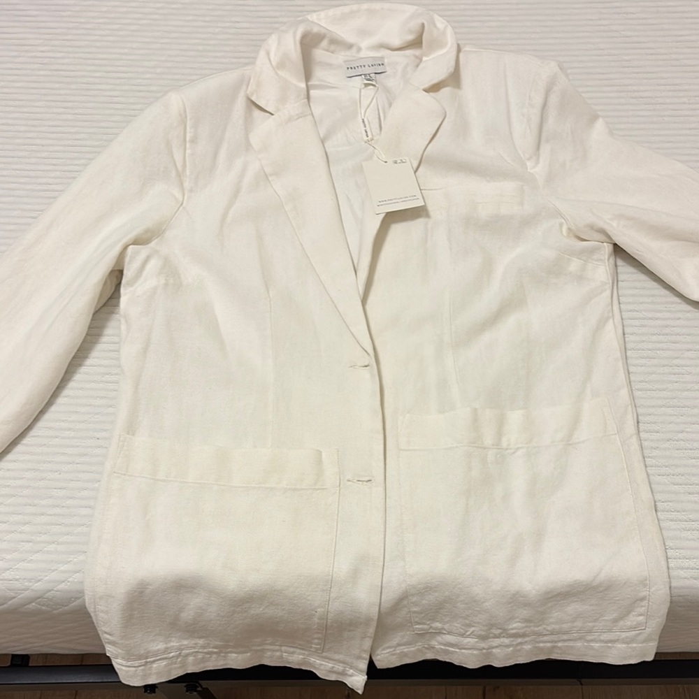 White Classic Lapel Blazer with Relaxed Fit